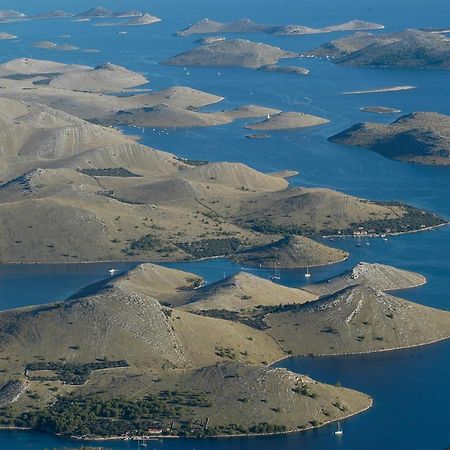 Maiora Luxury Island Suites Sali Bagian luar foto