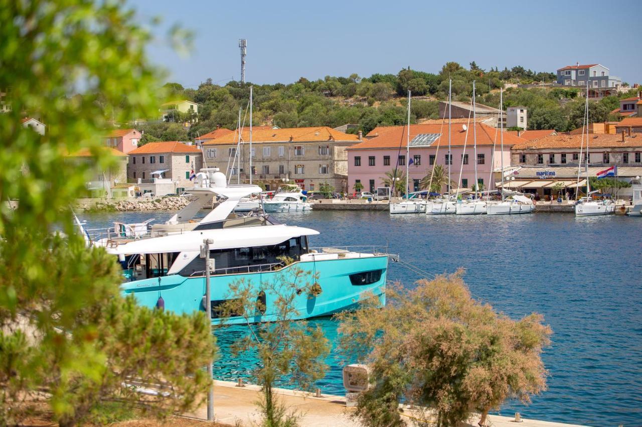 Maiora Luxury Island Suites Sali Bagian luar foto