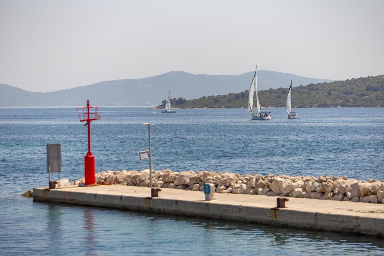 Maiora Luxury Island Suites Sali Bagian luar foto