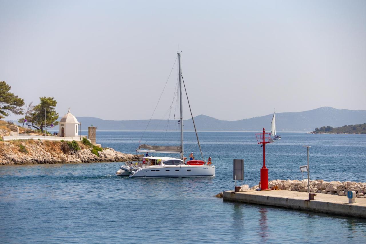 Maiora Luxury Island Suites Sali Bagian luar foto
