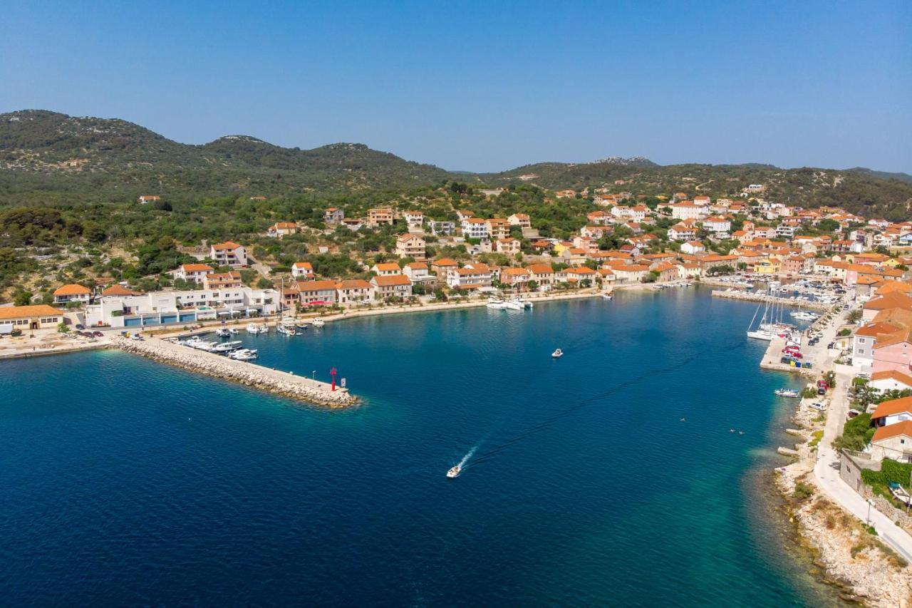 Maiora Luxury Island Suites Sali Bagian luar foto