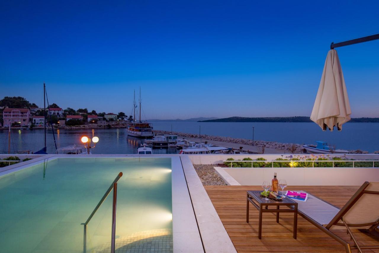 Maiora Luxury Island Suites Sali Bagian luar foto