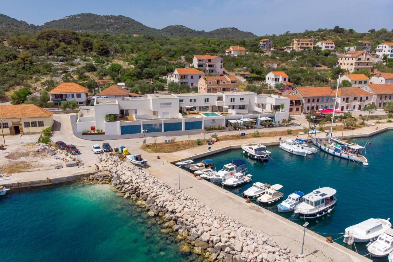 Maiora Luxury Island Suites Sali Bagian luar foto
