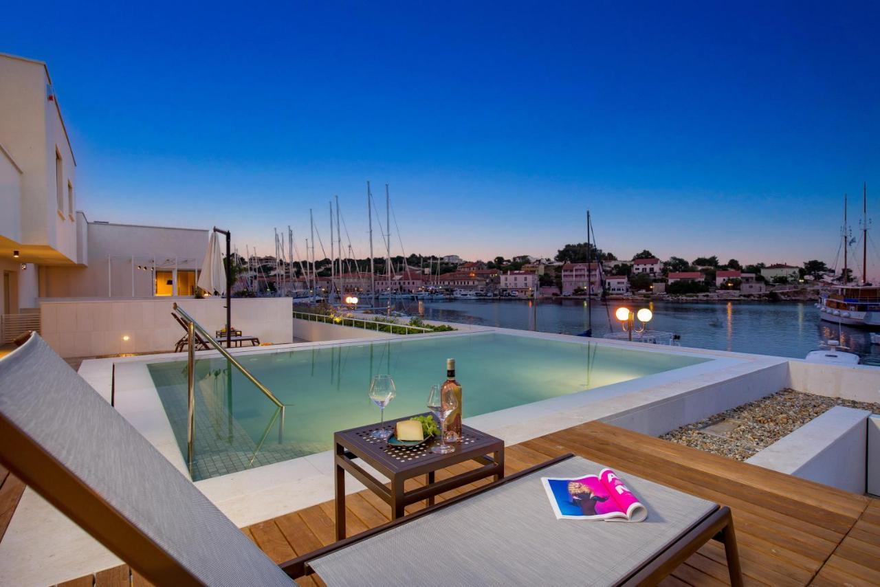 Maiora Luxury Island Suites Sali Bagian luar foto