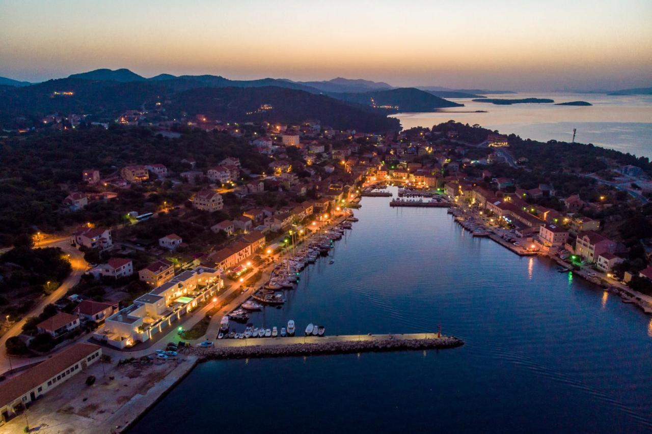 Maiora Luxury Island Suites Sali Bagian luar foto