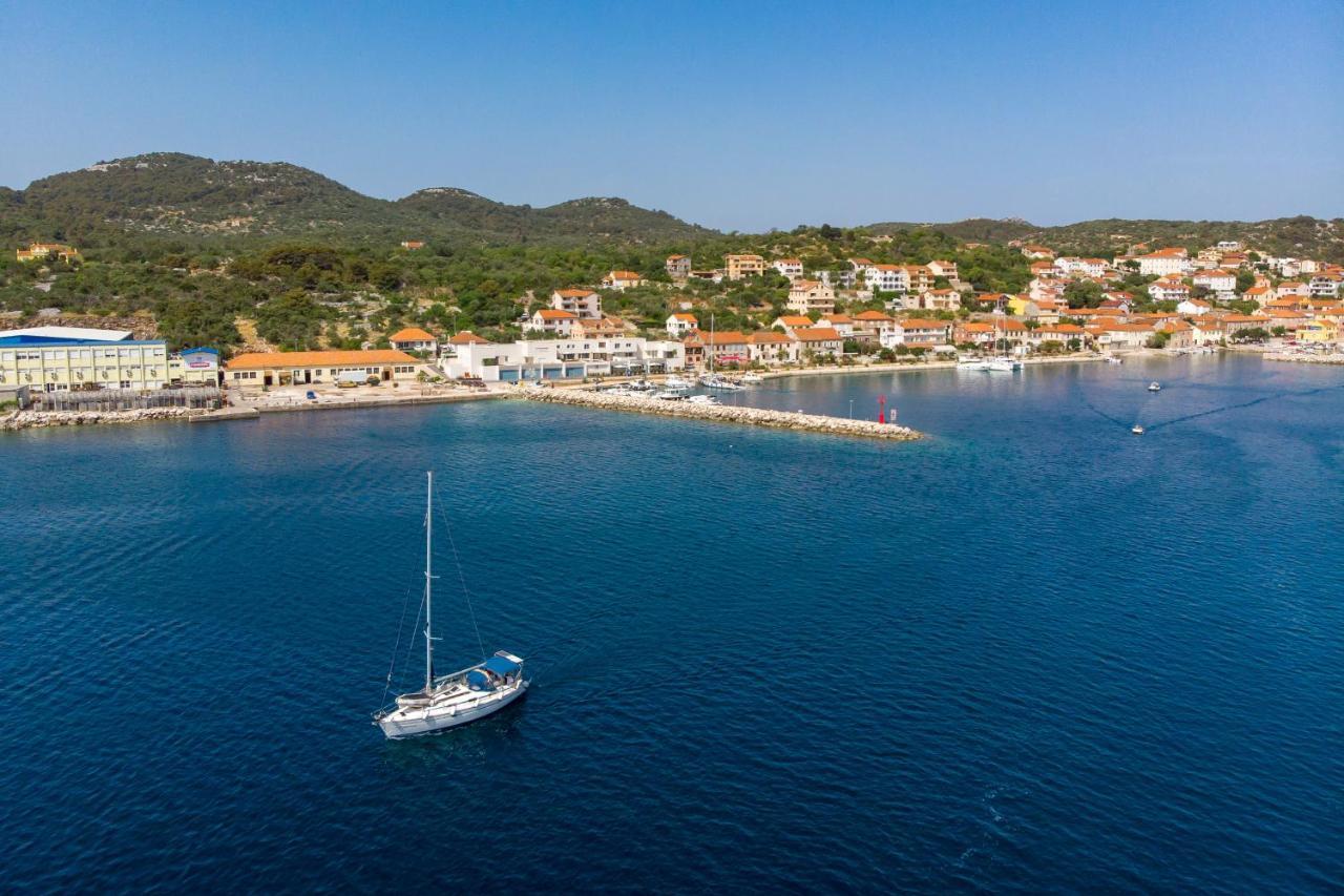 Maiora Luxury Island Suites Sali Bagian luar foto