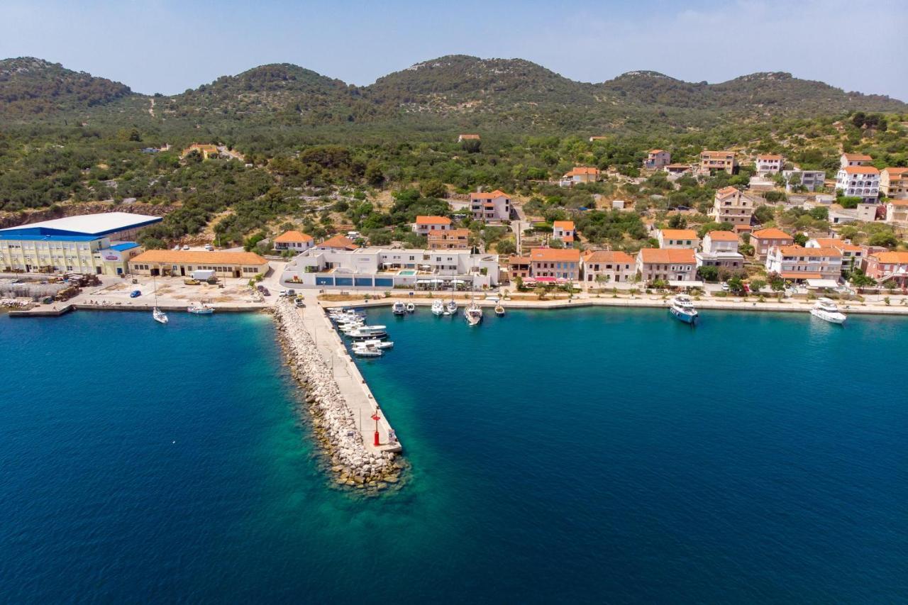 Maiora Luxury Island Suites Sali Bagian luar foto