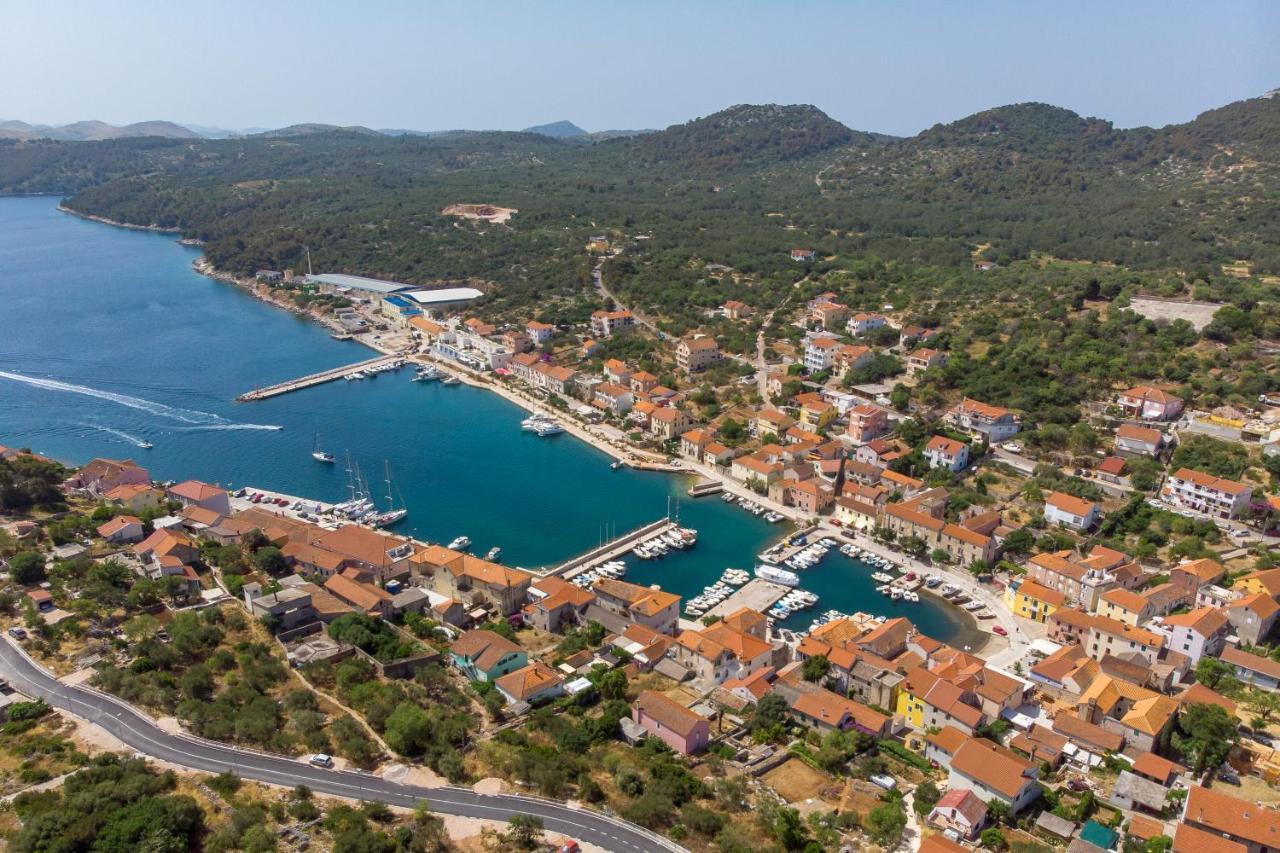 Maiora Luxury Island Suites Sali Bagian luar foto