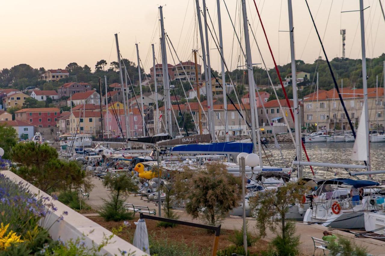 Maiora Luxury Island Suites Sali Bagian luar foto