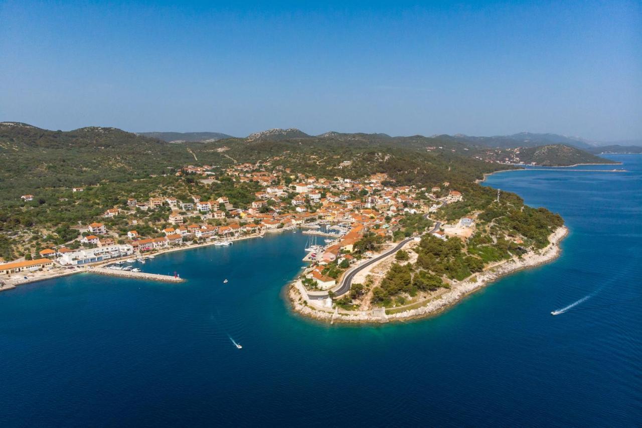 Maiora Luxury Island Suites Sali Bagian luar foto