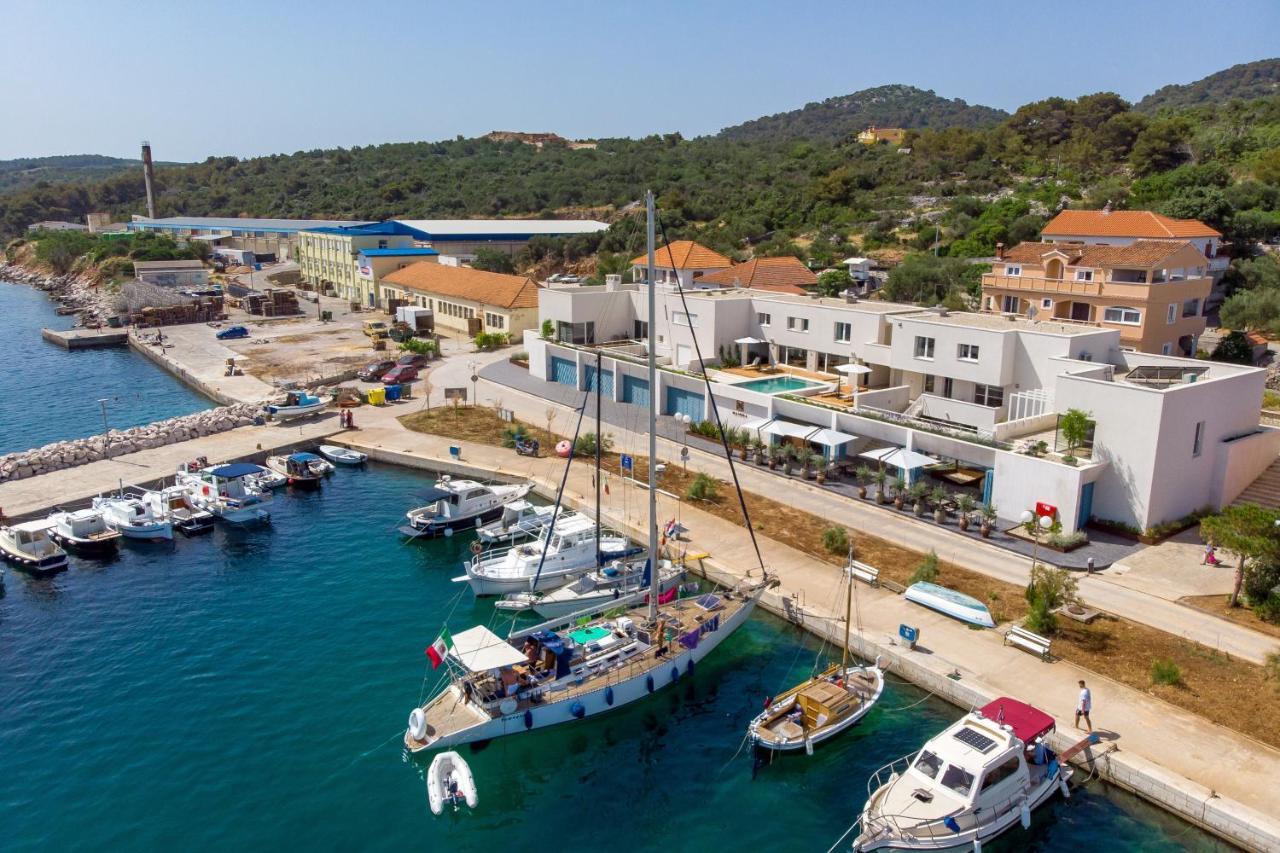 Maiora Luxury Island Suites Sali Bagian luar foto