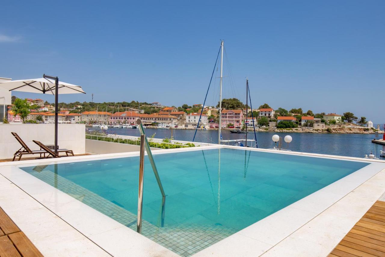 Maiora Luxury Island Suites Sali Bagian luar foto
