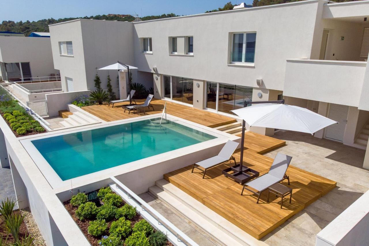 Maiora Luxury Island Suites Sali Bagian luar foto