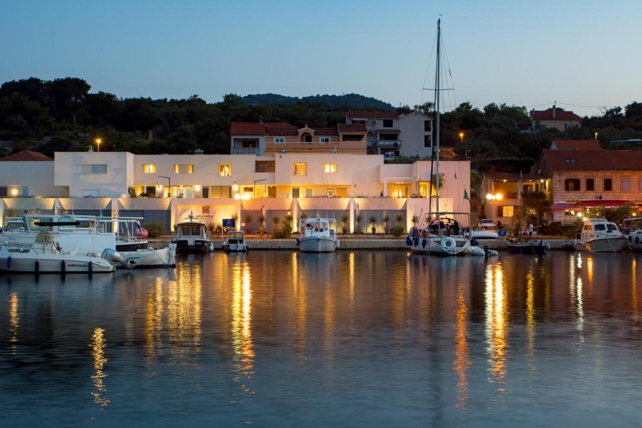 Maiora Luxury Island Suites Sali Bagian luar foto