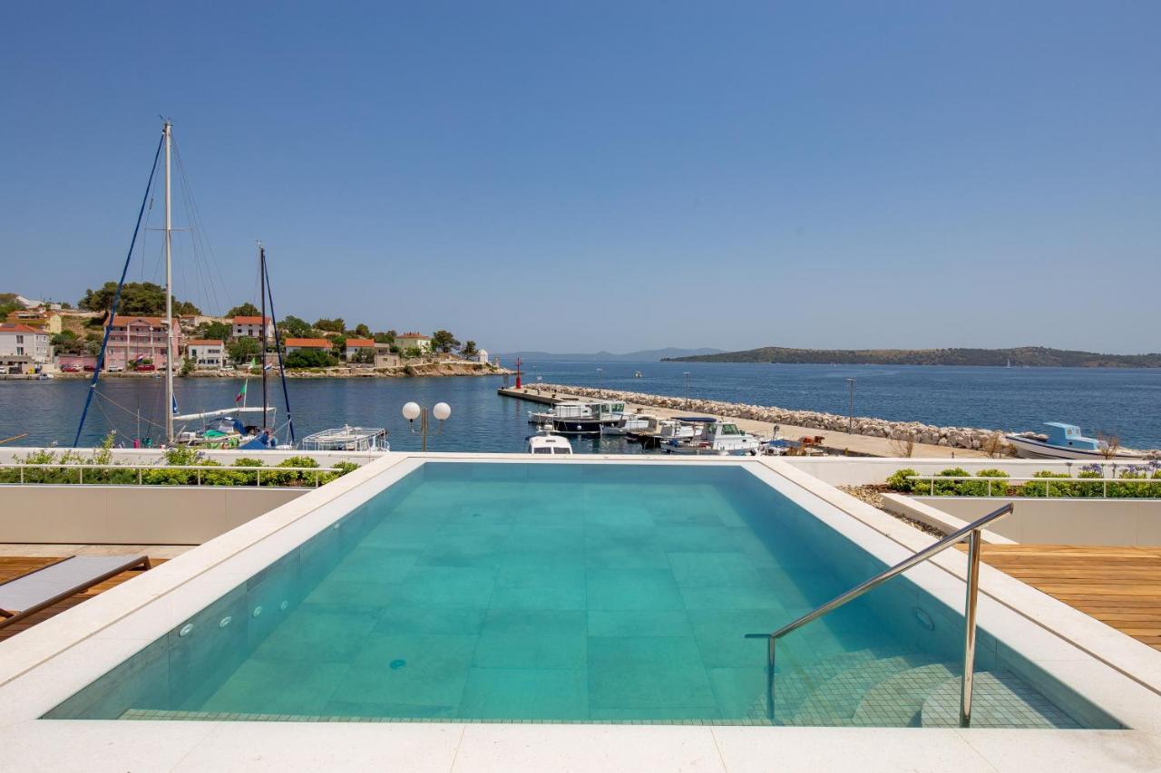 Maiora Luxury Island Suites Sali Bagian luar foto