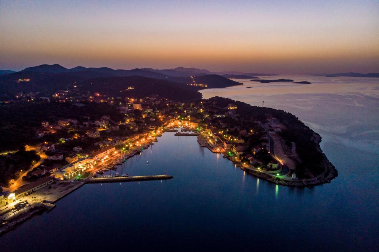 Maiora Luxury Island Suites Sali Bagian luar foto