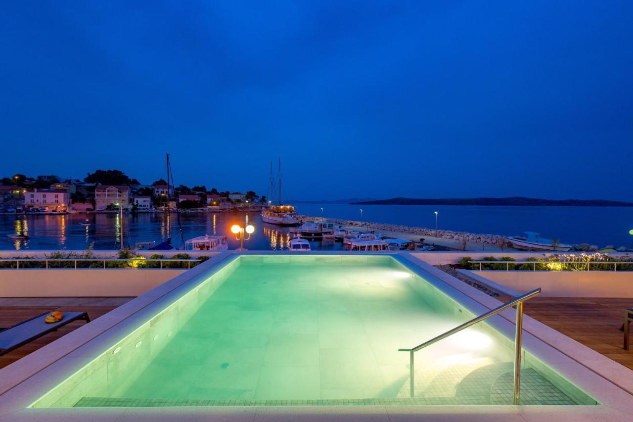 Maiora Luxury Island Suites Sali Bagian luar foto