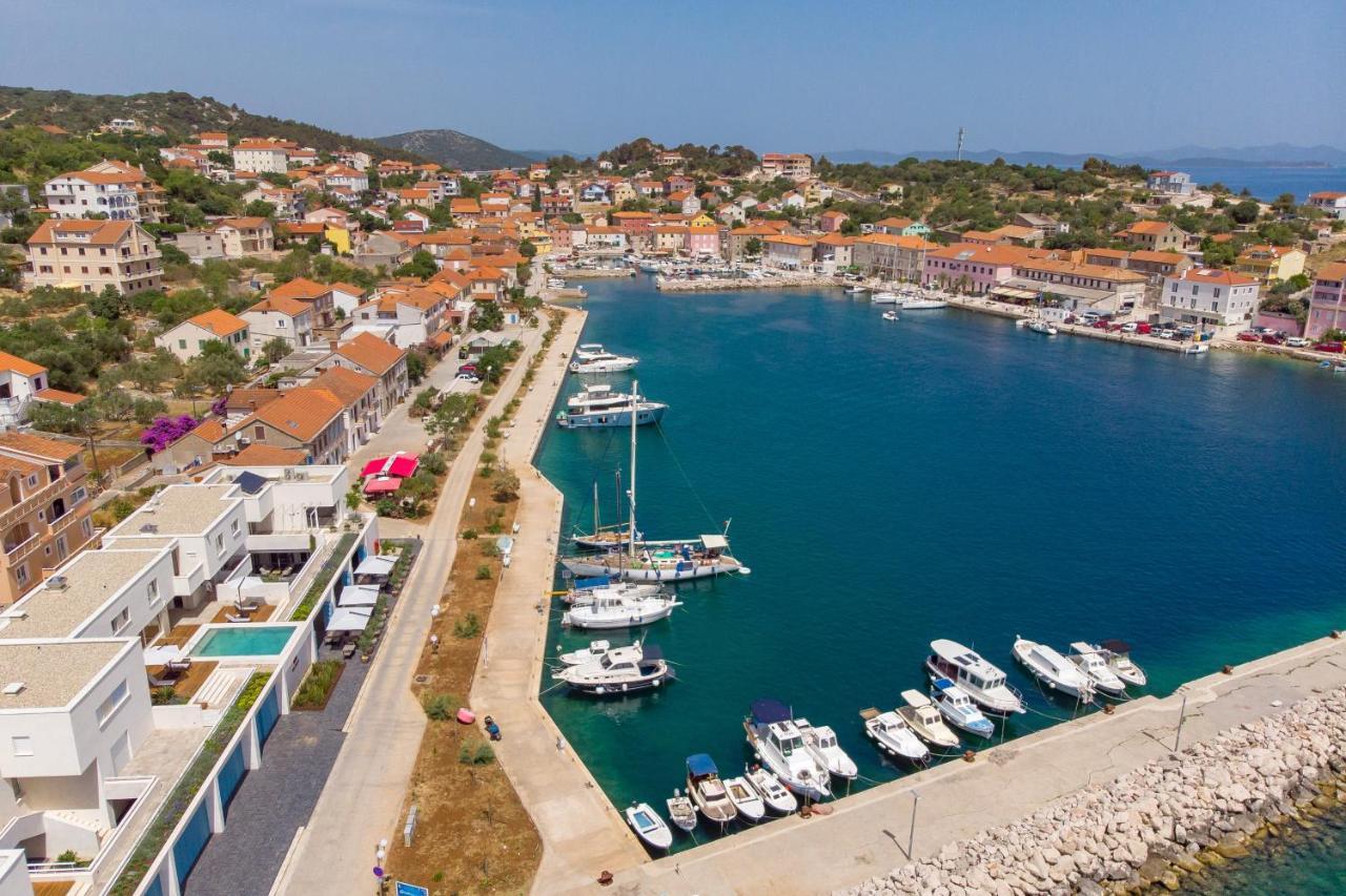 Maiora Luxury Island Suites Sali Bagian luar foto