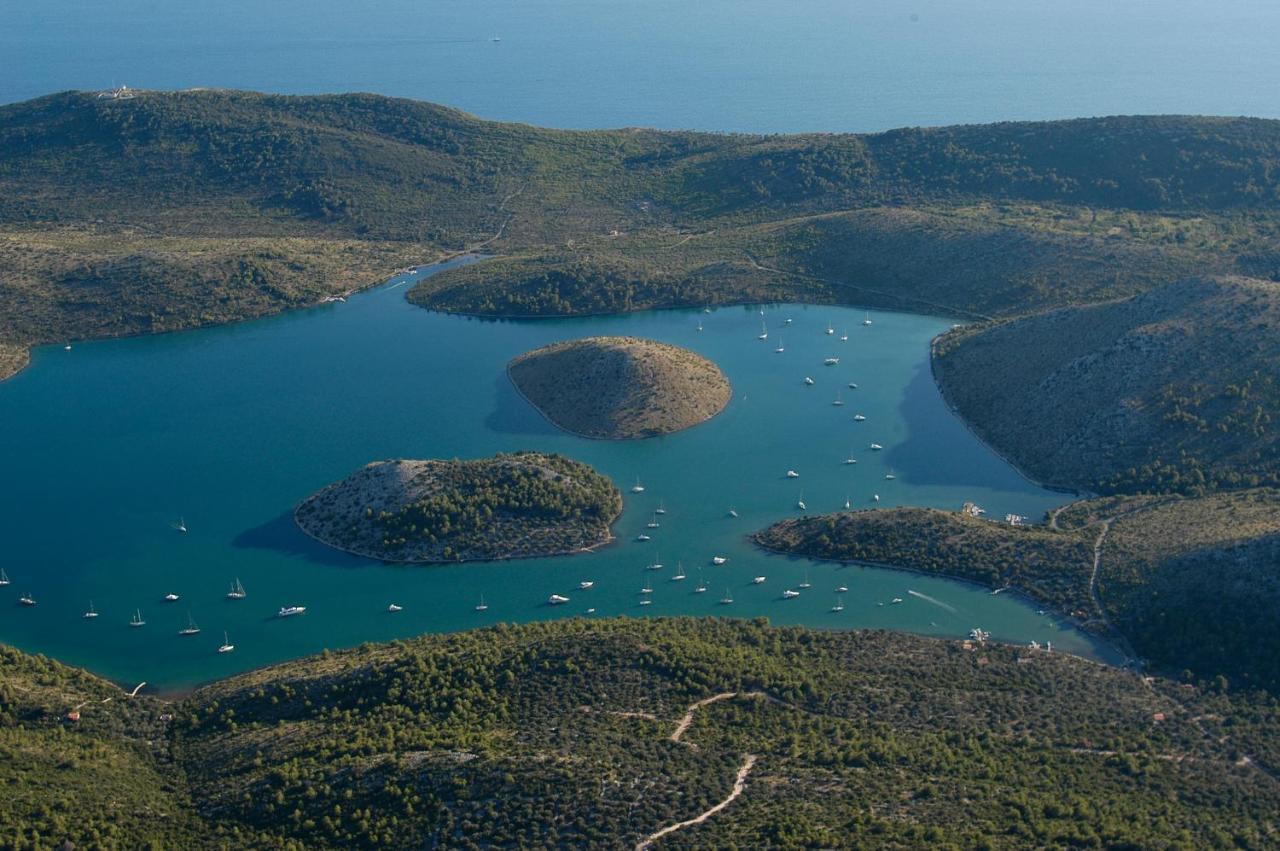 Maiora Luxury Island Suites Sali Bagian luar foto