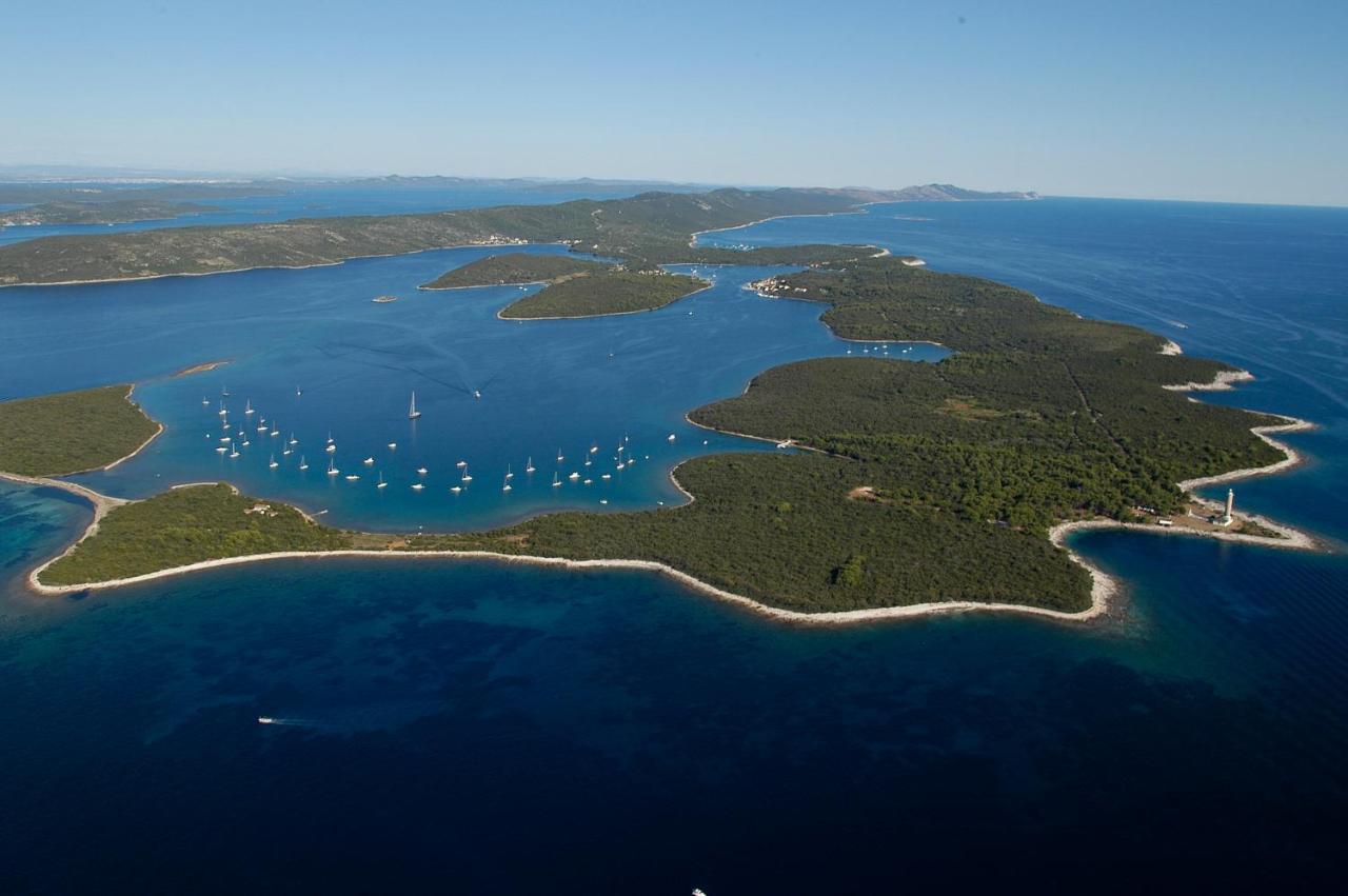 Maiora Luxury Island Suites Sali Bagian luar foto