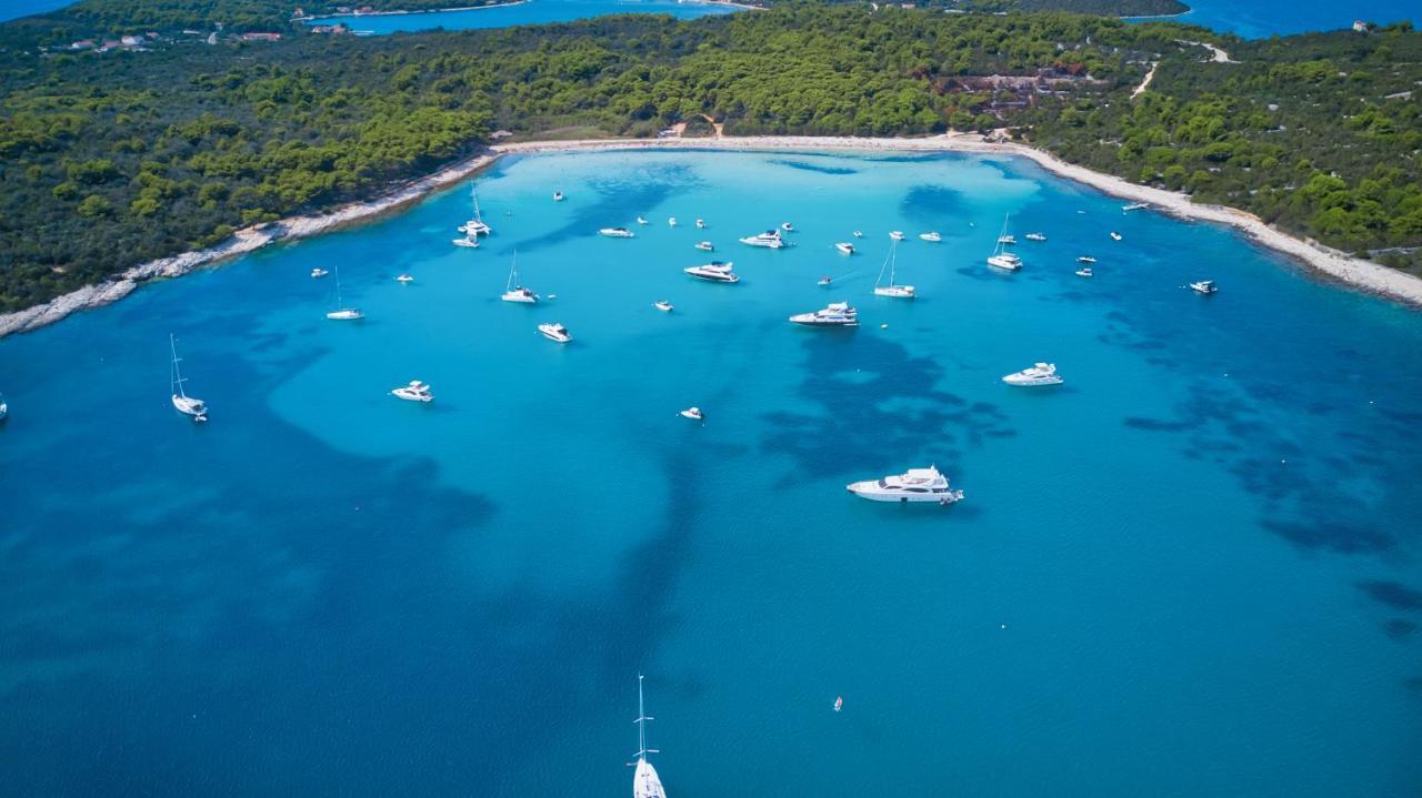 Maiora Luxury Island Suites Sali Bagian luar foto