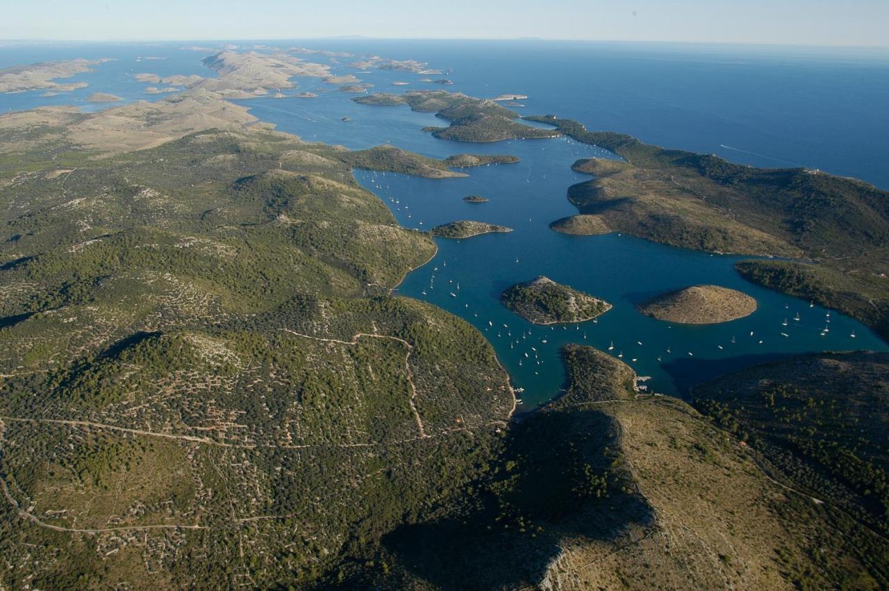 Maiora Luxury Island Suites Sali Bagian luar foto